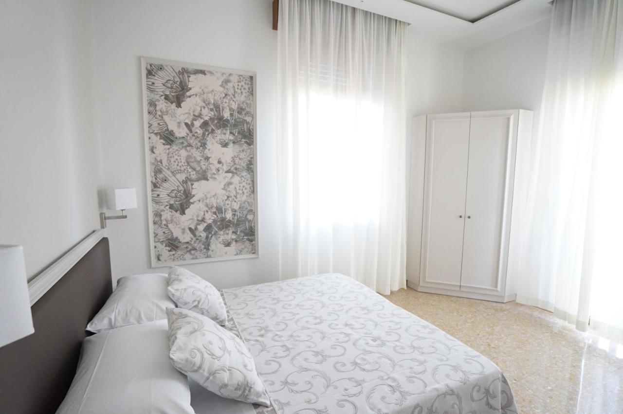Hotel Villa Fulgida Cattolica Bagian luar foto