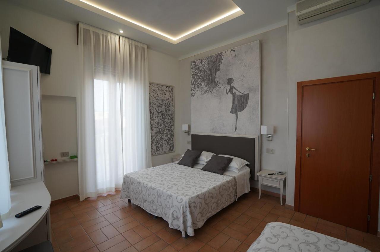 Hotel Villa Fulgida Cattolica Bagian luar foto