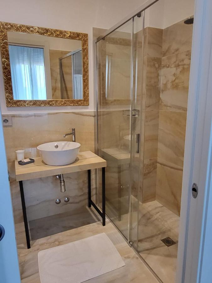 Hotel Villa Fulgida Cattolica Bagian luar foto
