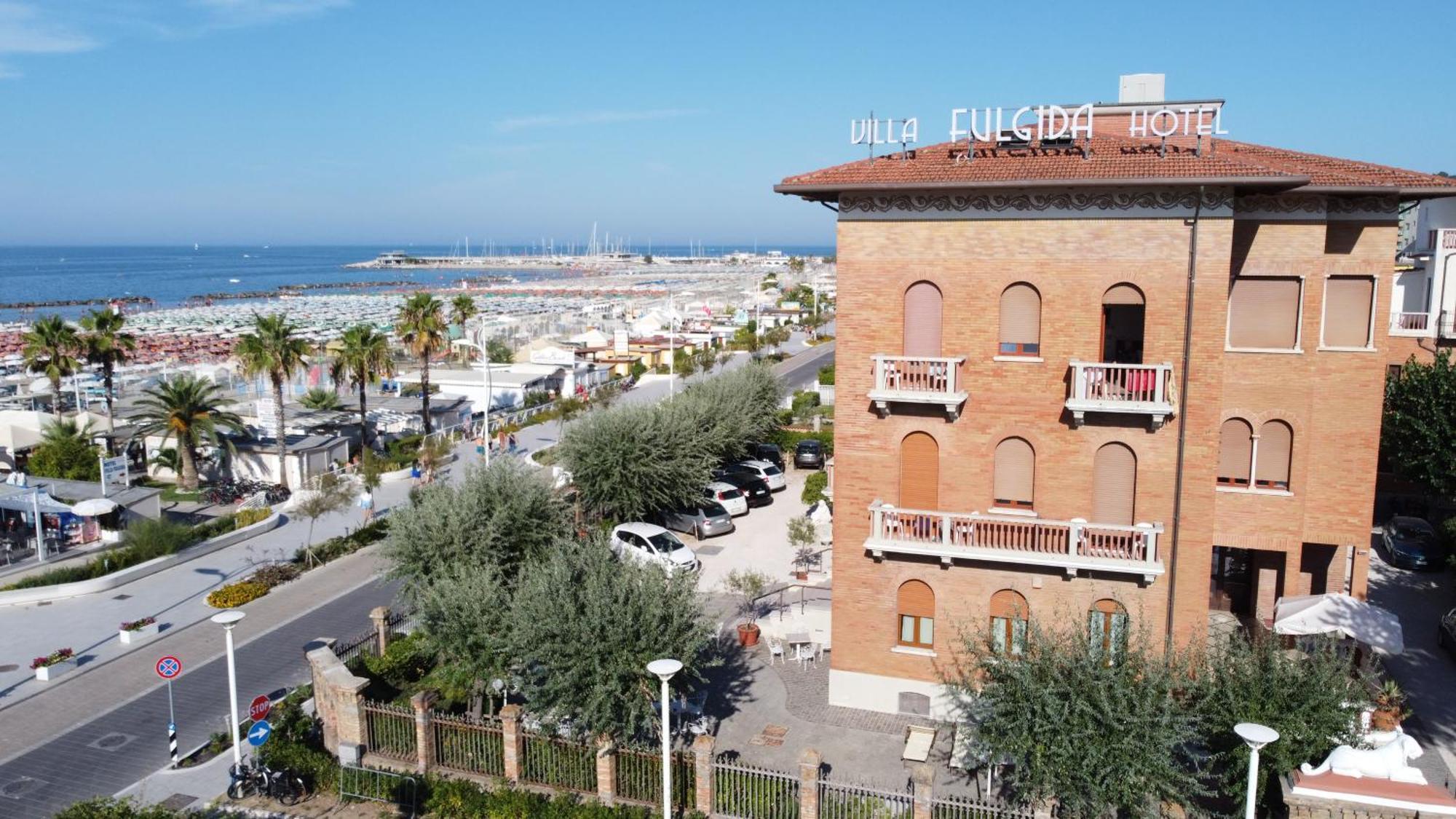 Hotel Villa Fulgida Cattolica Bagian luar foto