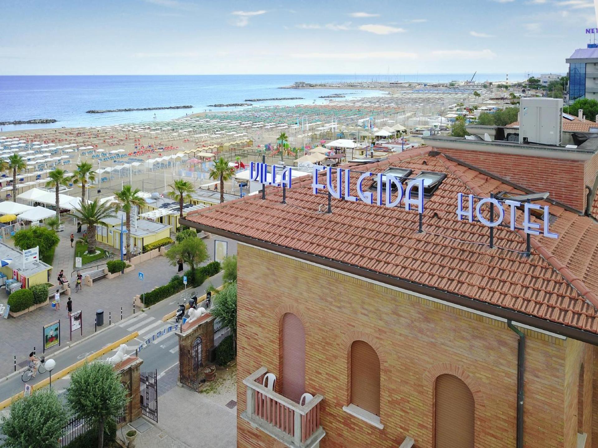 Hotel Villa Fulgida Cattolica Bagian luar foto