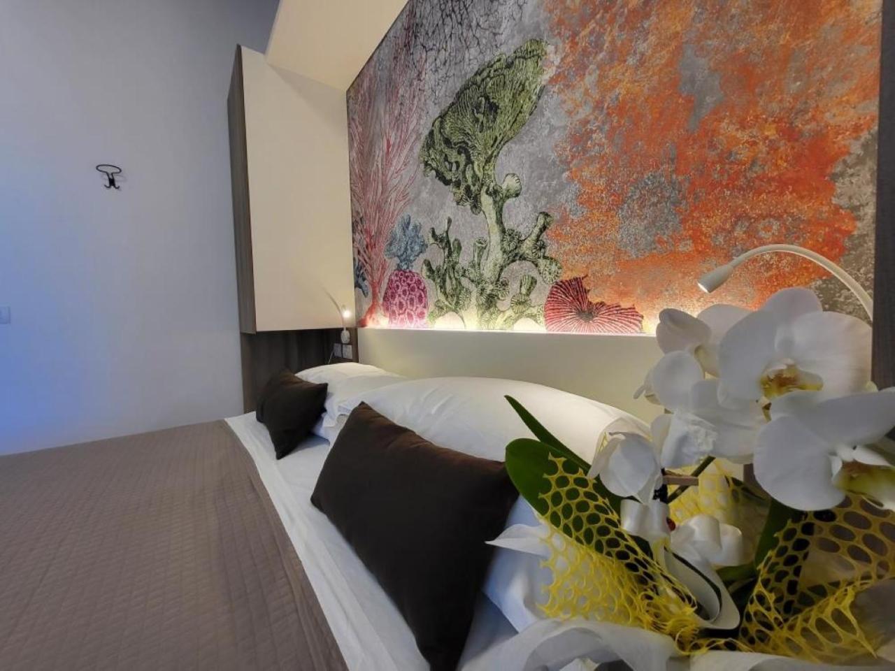Hotel Villa Fulgida Cattolica Bagian luar foto