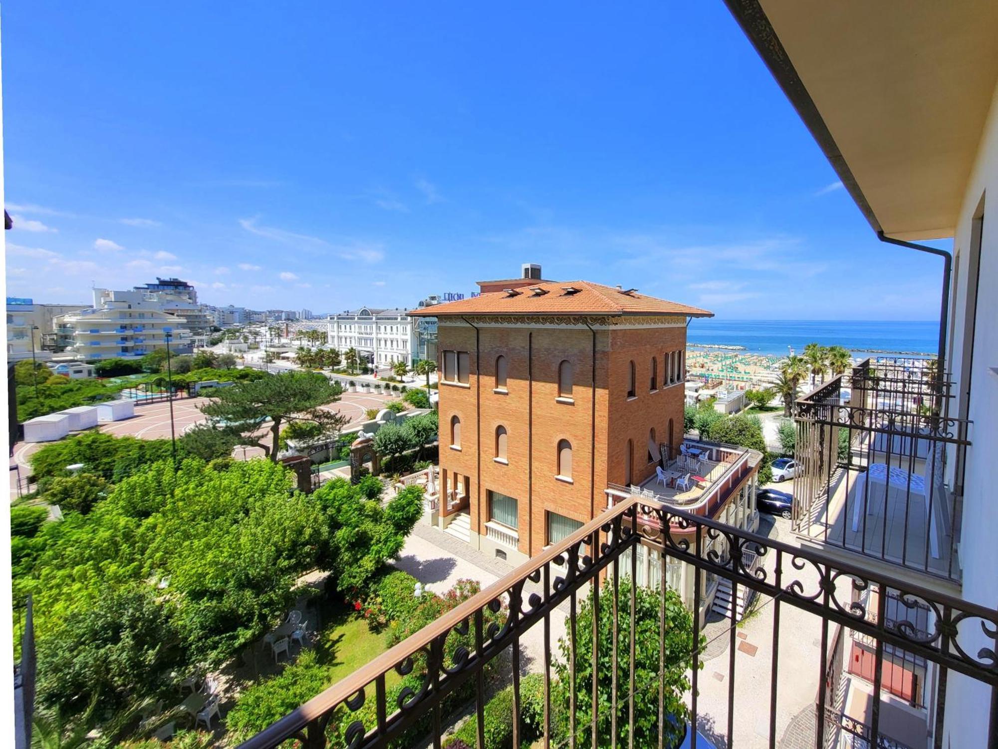 Hotel Villa Fulgida Cattolica Bagian luar foto