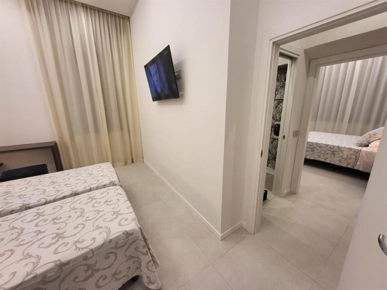 Hotel Villa Fulgida Cattolica Bagian luar foto