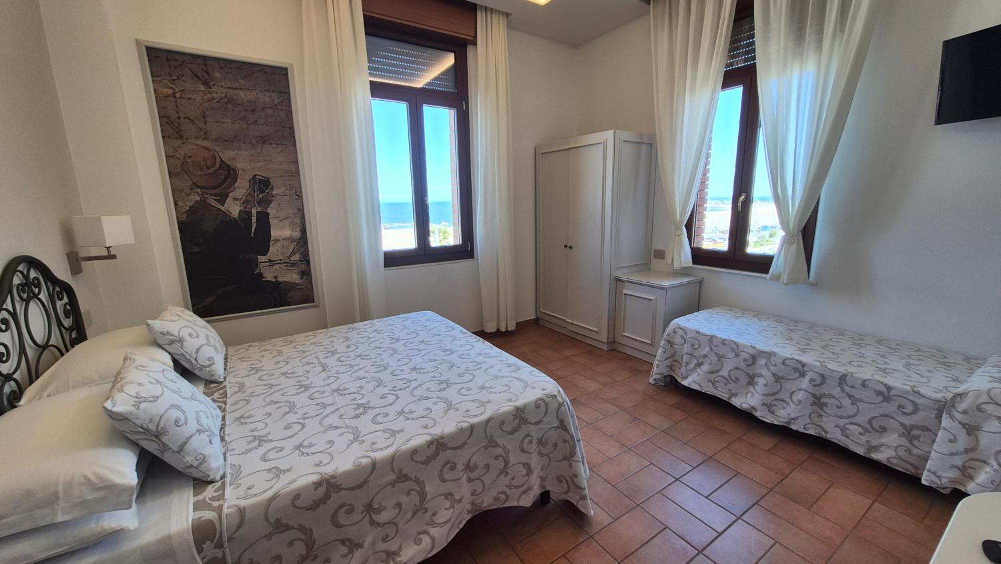 Hotel Villa Fulgida Cattolica Bagian luar foto