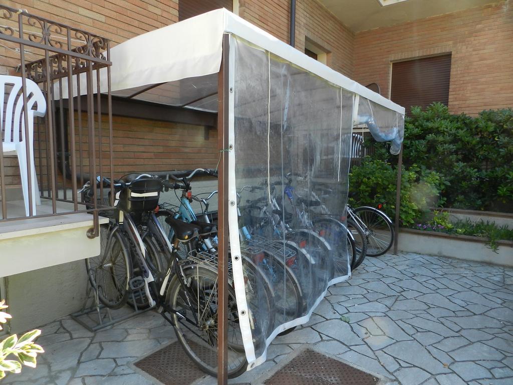 Hotel Villa Fulgida Cattolica Bagian luar foto
